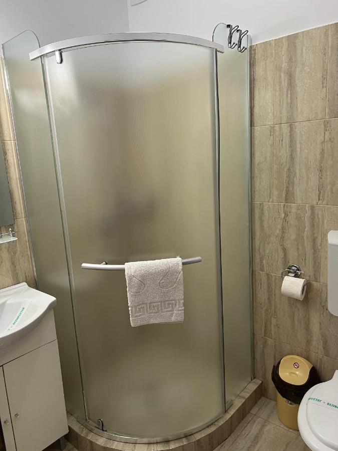 Vila Ann Hotel เอโฟริเอนอร์ด ภายนอก รูปภาพ