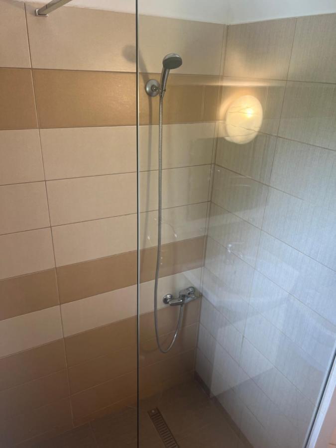 Vila Ann Hotel เอโฟริเอนอร์ด ภายนอก รูปภาพ