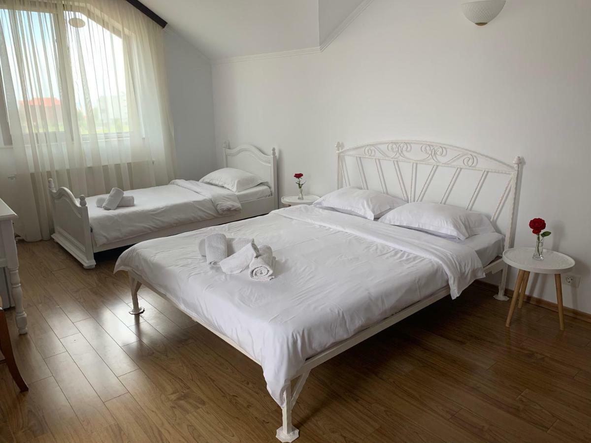 Vila Ann Hotel เอโฟริเอนอร์ด ภายนอก รูปภาพ